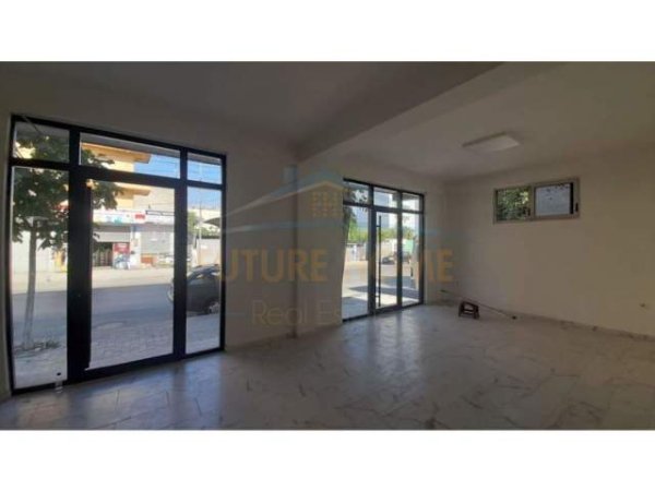 Durres, jepet me qera ambjent biznesi Kati 0, 50 m² 300 Euro (Spitalle)