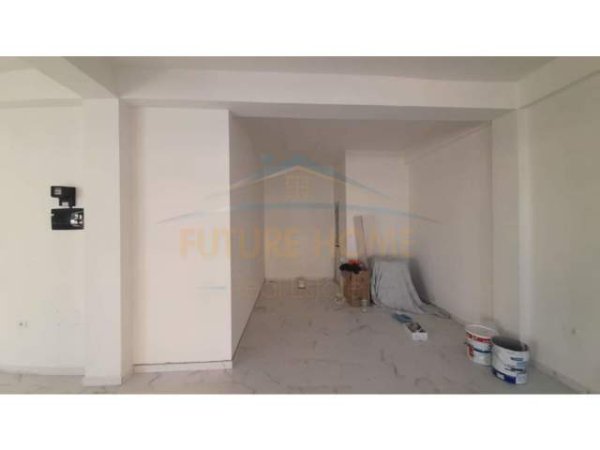 Durres, jepet me qera ambjent biznesi Kati 0, 50 m² 300 Euro (Spitalle)