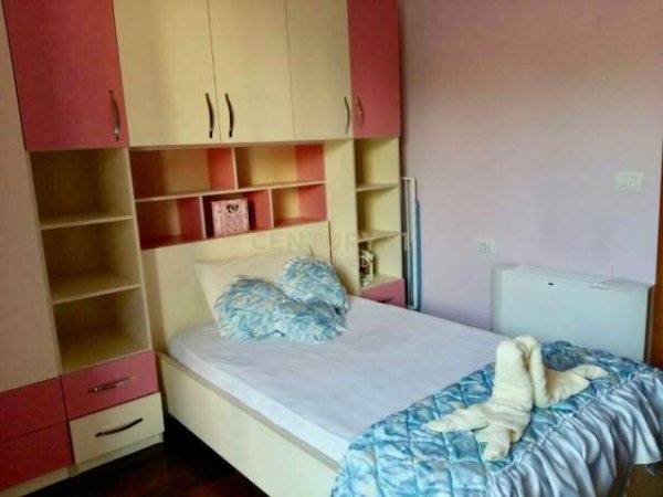 Tirane, jepet me qera apartament 2+1+BLK Kati 3, 127 m² 1.000 Euro (Rruga Faik Konica)