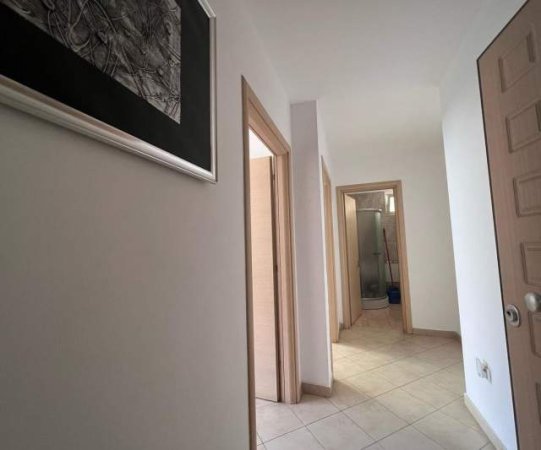 Tirane, jepet me qera apartament 2+1 Kati 3, 84 m² 420 Euro (Tefta Tashko)