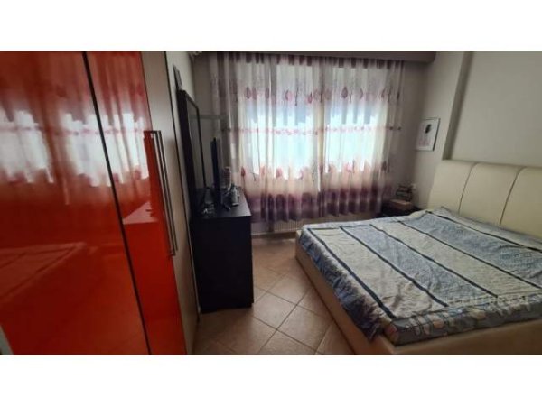 Tirane, jepet me qera apartament 1+1 Kati 5, 68 m² 450  (komuna e parisit)