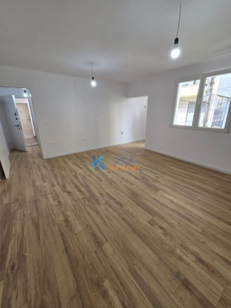 Shitet apartament 2+1 te Rruga e Bogdaneve