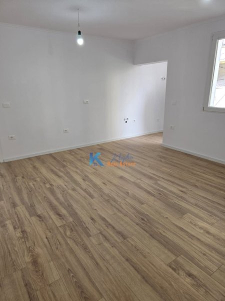 Shitet apartament 2+1 te Rruga e Bogdaneve