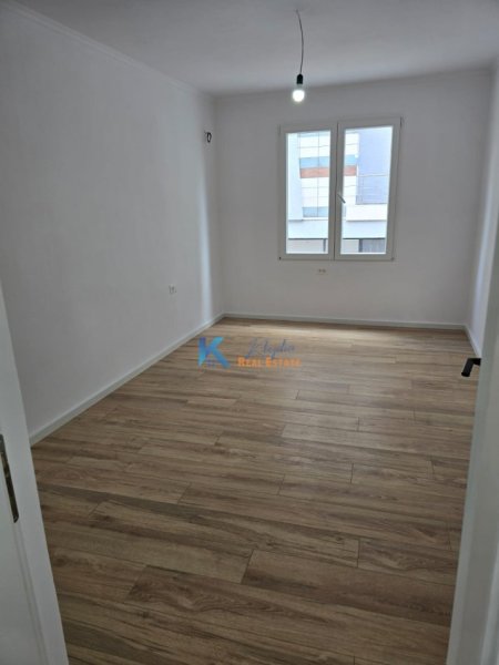 Shitet apartament 2+1 te Rruga e Bogdaneve