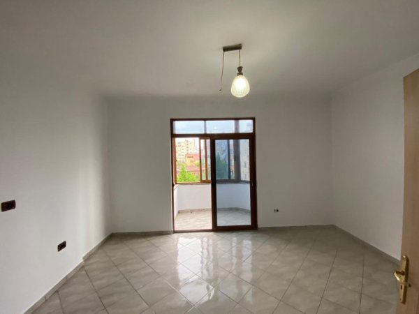 Apartament Per Shitje 1+1 Tek Rruga Bardhyl, Tirane.