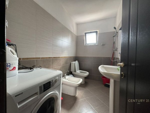 Apartament 1+1 për Qira, në Rrugën e Barrikadave!!