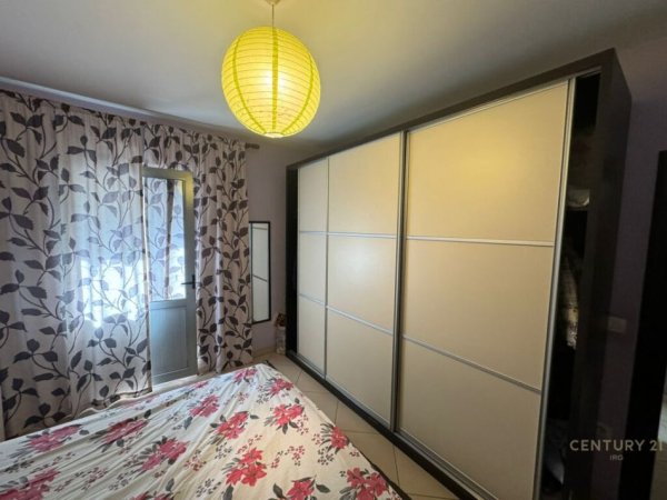 Apartament 1+1 për Qira, në Rrugën e Barrikadave!!