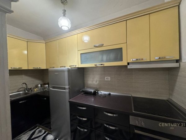 Apartament 1+1 për Qira, në Rrugën e Barrikadave!!