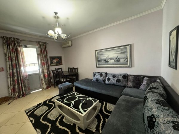 Apartament 1+1 për Qira, në Rrugën e Barrikadave!!