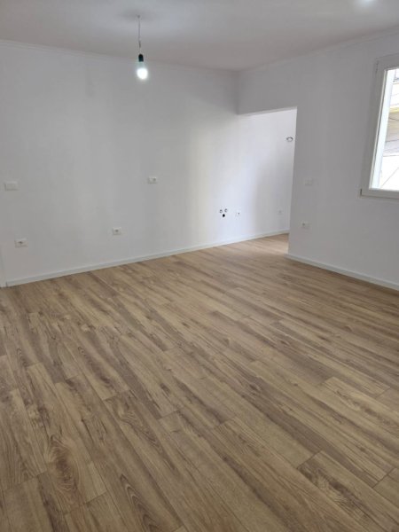 Apartament 2+1 ne Shitje tek Rr.Bogdaneve.