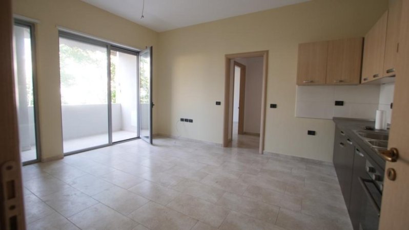 Jepet me qera apartament 2+1+2  Pazari i ri , prane bankes Bkt 500  euro i diskutueshem