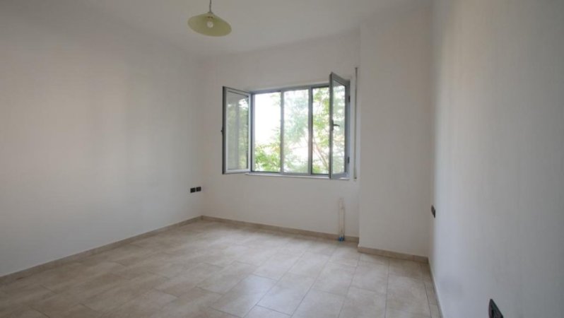 Jepet me qera apartament 2+1+2  Pazari i ri , prane bankes Bkt 500  euro i diskutueshem