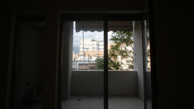 Jepet me qera apartament 2+1+2  Pazari i ri , prane bankes Bkt 500  euro i diskutueshem