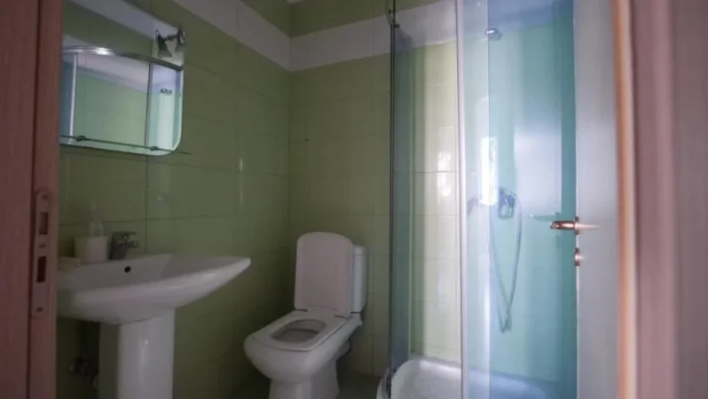 Jepet me qera apartament 2+1+2  Pazari i ri , prane bankes Bkt 500  euro i diskutueshem
