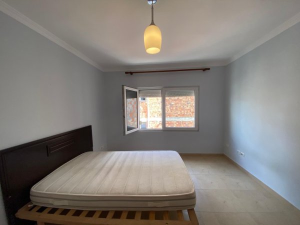 Shitet apartament 2+1 te Instituti i Higjenes