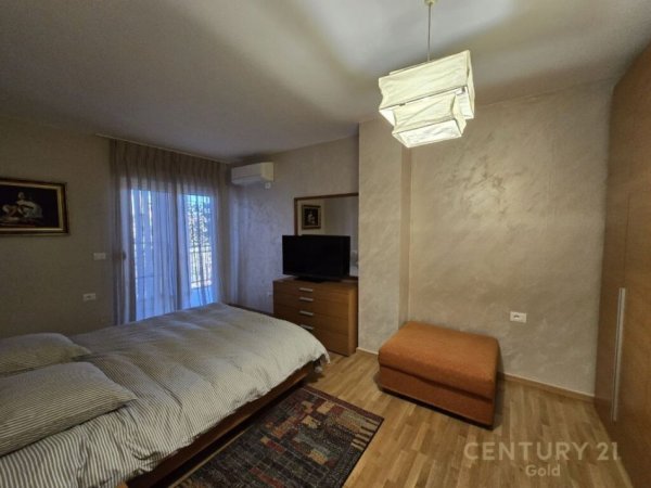 APARTAMENT 3+1+2 PER QIRA TEK RRUGA E ELBASANIT,PRANE MULLIRIT TE VJETER!