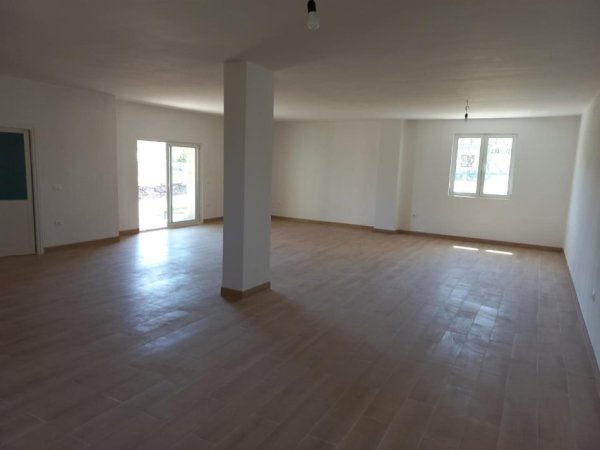 JEPET ME QERA AMBJENT 100M2 450 EURO YZBERISHT