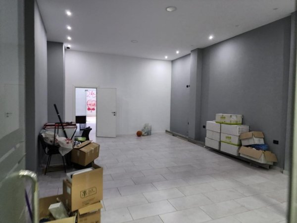 JEPET ME QERA AMBJENT 120M2 KATI 0 450 EURO RRUGA E DIBRES