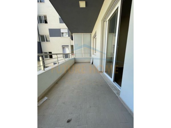 Shitet, Apartament 2+1+2+2 Garazhde, Kinostudio,Tirane (ALF40065)