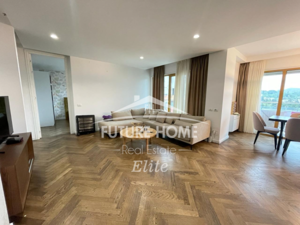 !! Ne Zonen e Bllokut, jepet me qira apartament 2+1!!