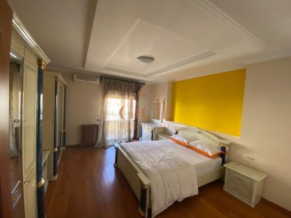 Apartament 3+1+2 Per Qira, Tek Komuna E Parisit