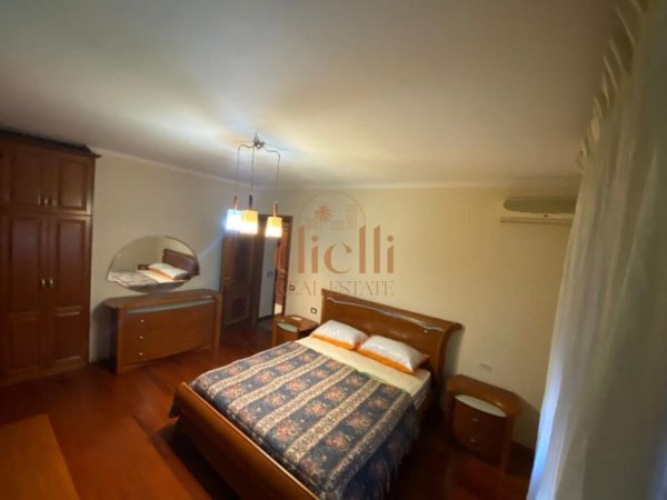 Apartament 3+1+2 Per Qira, Tek Komuna E Parisit