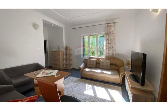 Jepet Apartament 300€ - Fresk , Tirane