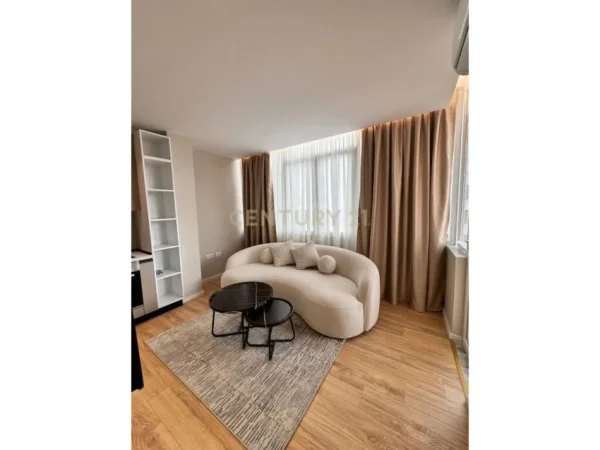 APARTAMENT 1+1 ME QIRA PRANE SQUARE 21!, 620euro