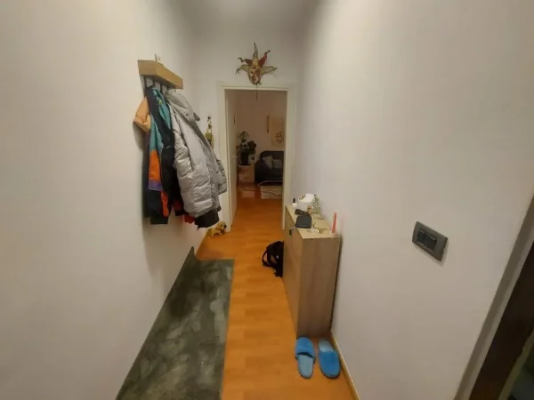 Jepet me qera Apartamenti 1+1 , Myslym Shyr , prane shkolles Pjeter Budi  500 euro