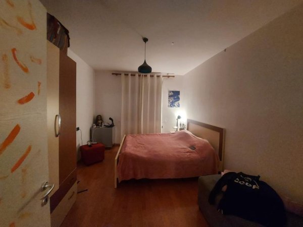 Jepet me qera Apartamenti 1+1 , Myslym Shyr , prane shkolles Pjeter Budi  500 euro