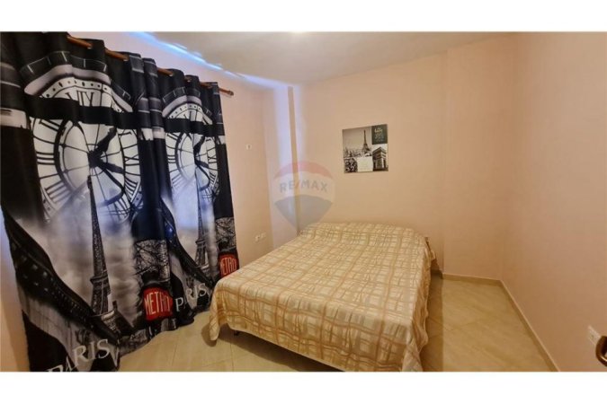 Shitet apartament 1+1 prane shkolles Mihal Grameno!