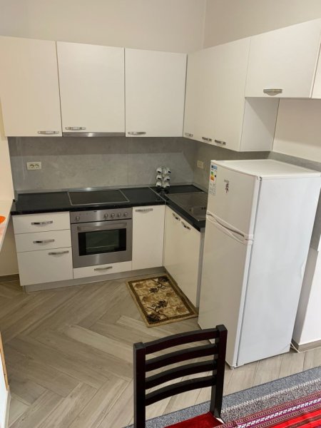 Jepet apartament me qera 2+1 300/mije lek muaj (Institut)