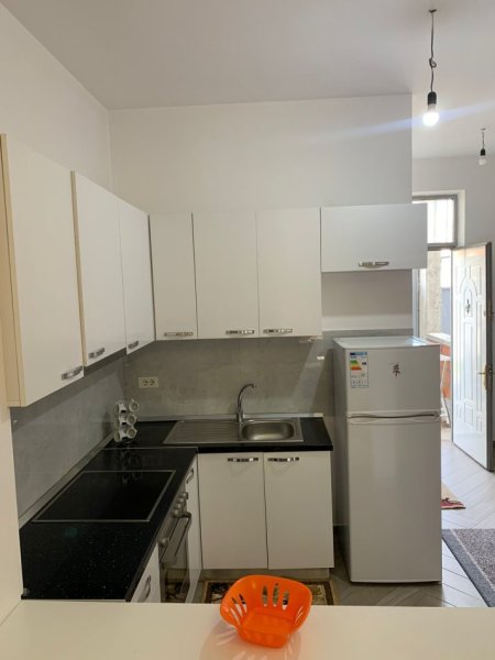 Jepet apartament me qera 2+1 300/mije lek muaj (Institut)