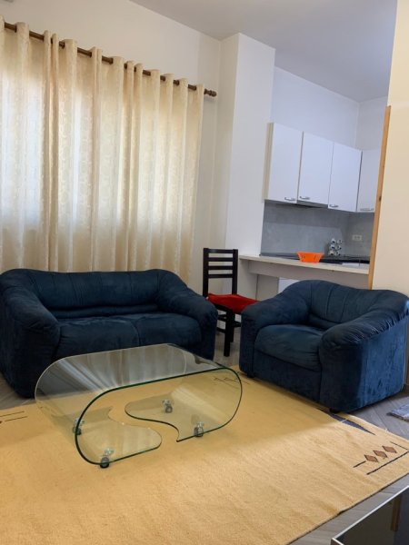 Jepet apartament me qera 2+1 300/mije lek muaj (Institut)