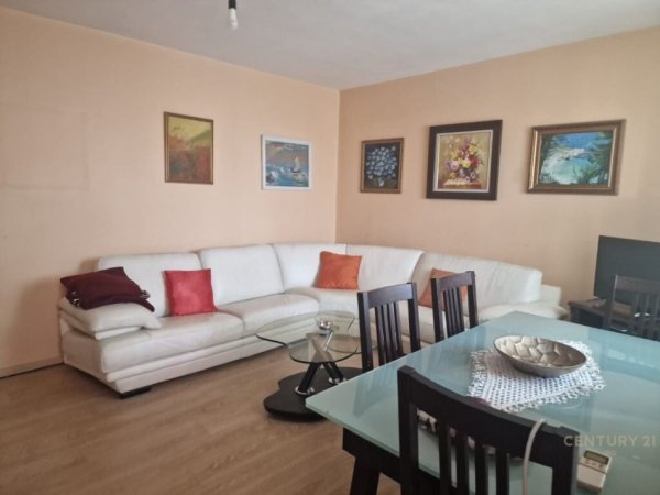 APARTAMENT 2+1 PER QIRA PRANE STADIUMIT DINAMO!, 490EURO