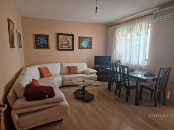 APARTAMENT 2+1 PER QIRA PRANE STADIUMIT DINAMO!, 490EURO