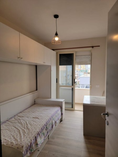 JEPET APARTAMENT 2+1 ME QIRA TE 21 DHJETORI