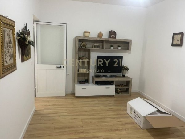 APARTAMENT 3+1 ME QIRA TEK STACIONI I TRENIT !, 600EURO