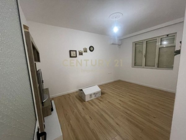 APARTAMENT 3+1 ME QIRA TEK STACIONI I TRENIT !, 600EURO