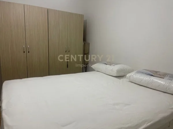 APARTAMENT 3+1 ME QIRA TEK STACIONI I TRENIT !, 600EURO