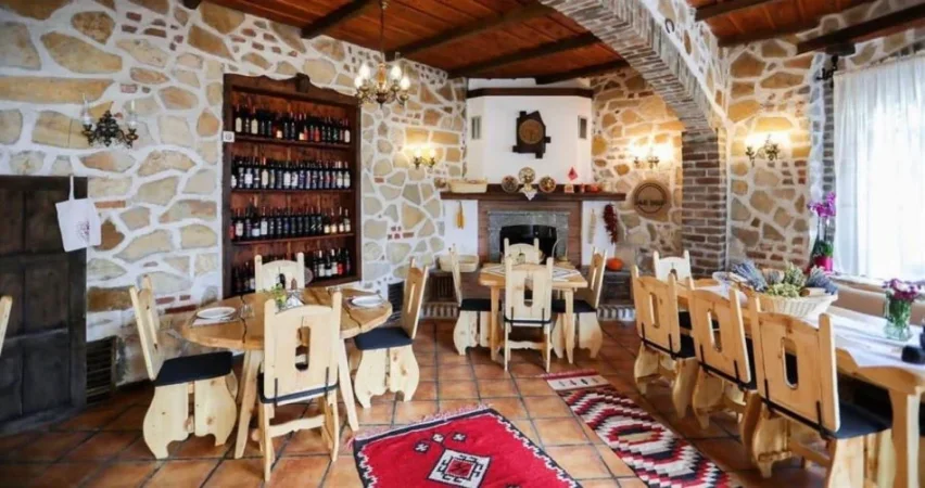 Jepet Me Qera Restorant Prane Brrylit [ID PL011]