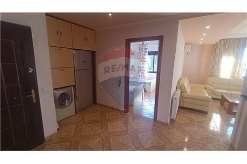 JEPET APARTAMENT 2+1 ME QIRA te Zogu i Zi