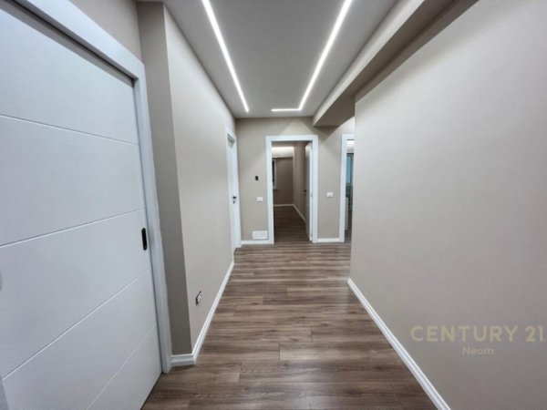 ! Shitet Apartament 3+1 tek Kopshti Botanik !