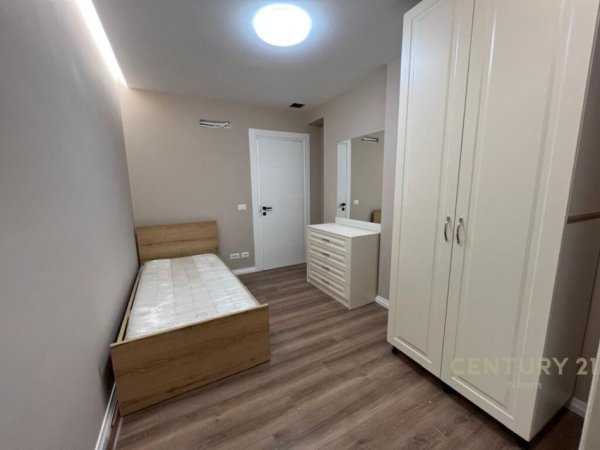 ! Shitet Apartament 3+1 tek Kopshti Botanik !