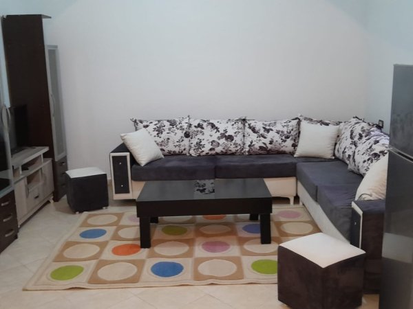 Qera  Apartament 1+1 (Mangalem)