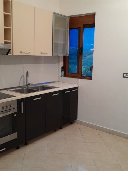 Qera  Apartament 1+1 (Mangalem)