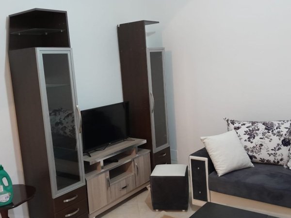 Qera  Apartament 1+1 (Mangalem)