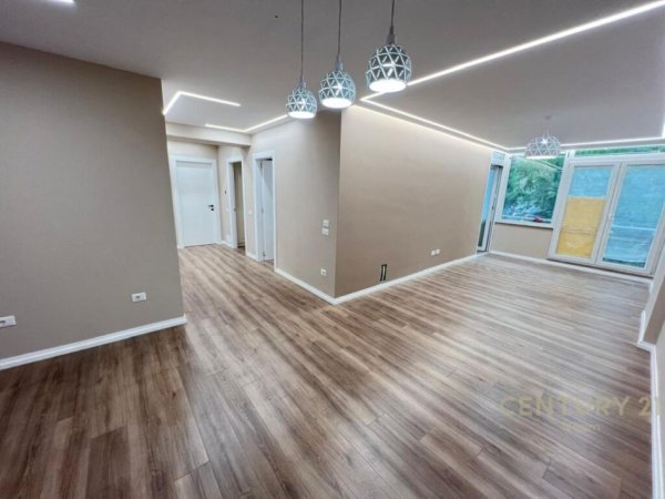 Shitet Apartament 3+1 tek Kopshti Botanik !