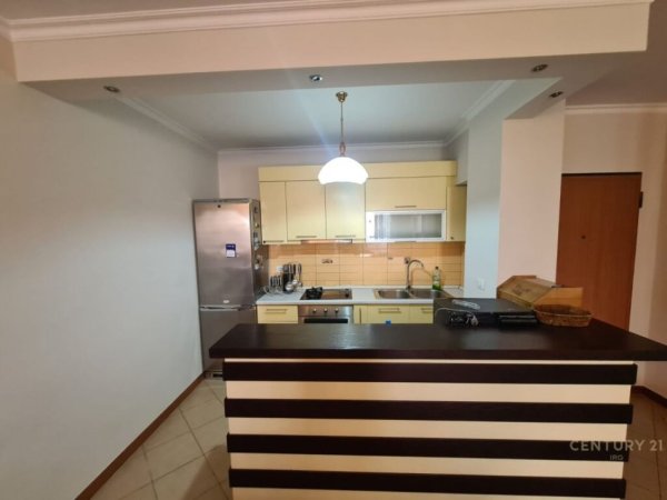 Apartment me qira 2+1+2 te rruga e Kavajes 700 €