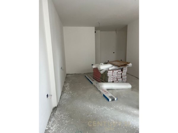 Shesim apartament 2+1 tek Kafe Flora, Sheshi Skënderbej (Qendër)